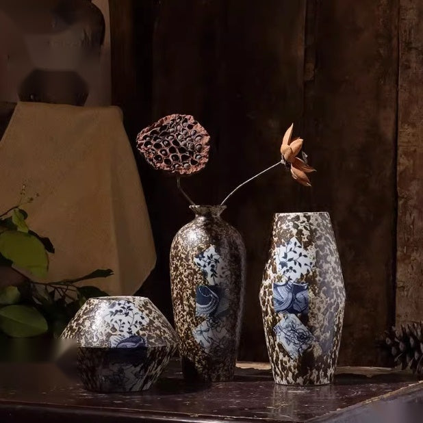 The Minimal Bloom — Simple Ceramic Vase for Water Nourishing (Low Bottle)